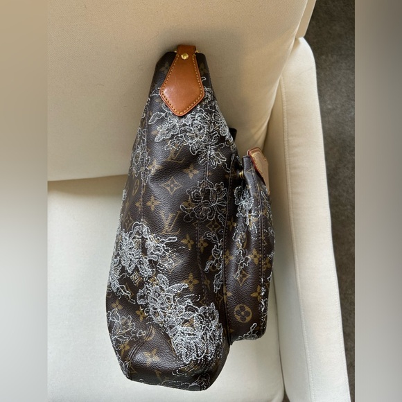 Authentic Louis Vuitton Dentelle Fersen - Picture 2 of 9